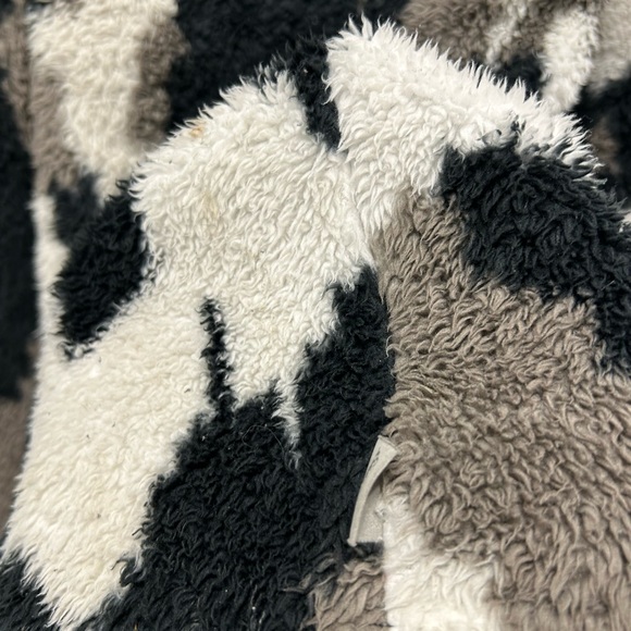 Eddie Bauer Plush Quarter Zip Camo Print Black, Brown & White, Size Medium - Picture 9 of 10